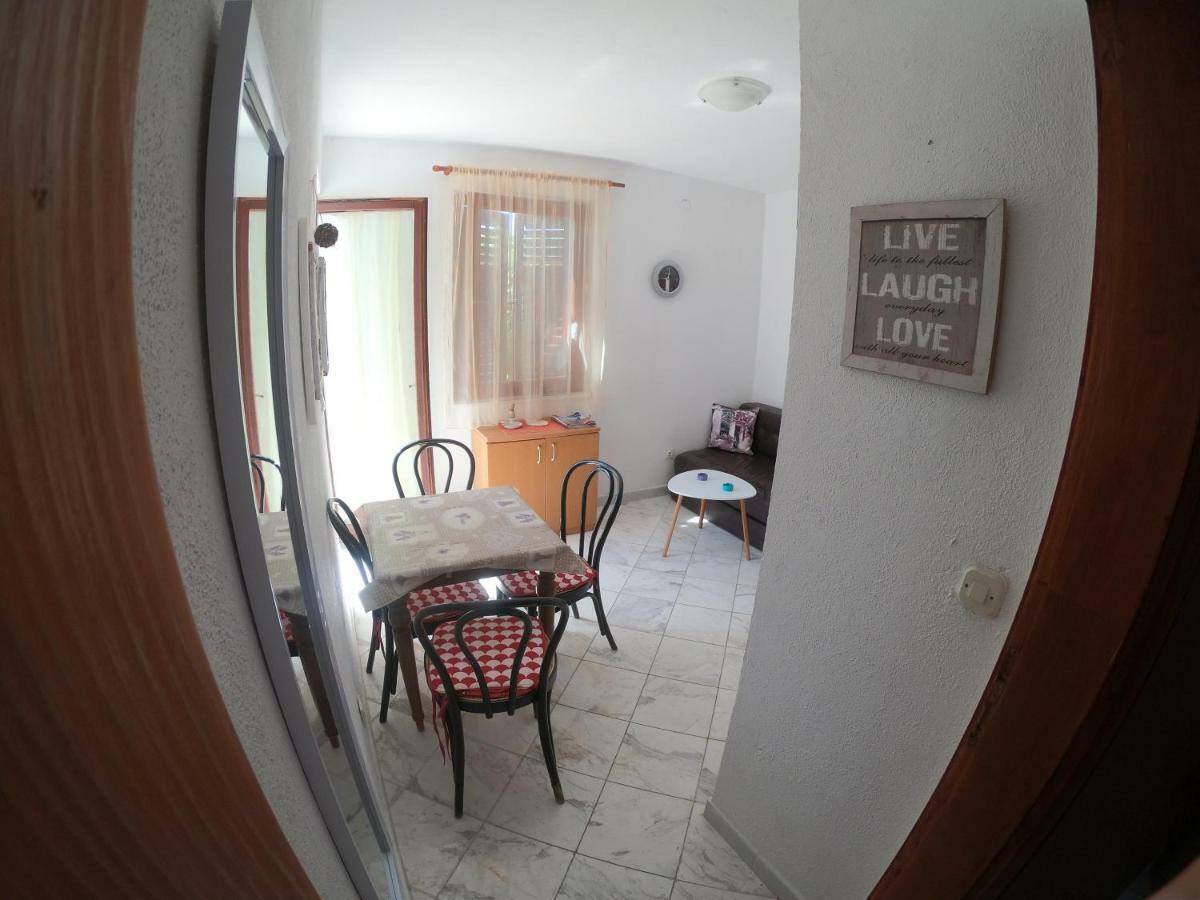 Apartments Delibasic Рогозница Экстерьер фото