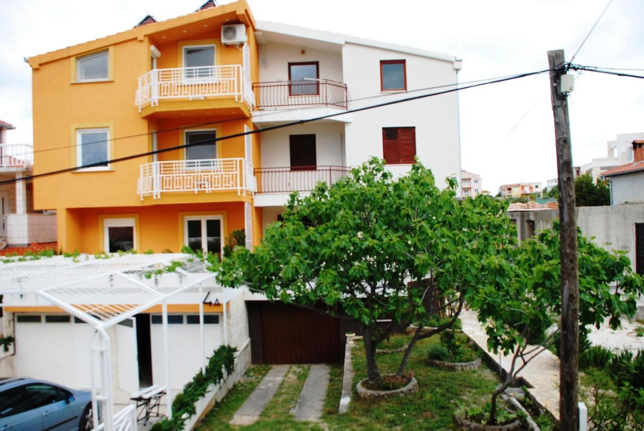 Apartments Delibasic Рогозница Экстерьер фото